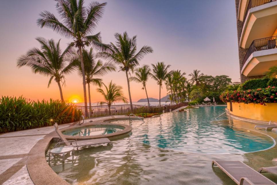 Secretjaco - Luxury Beach Front Penthouse With Pool & Jacuzzi Exterior photo